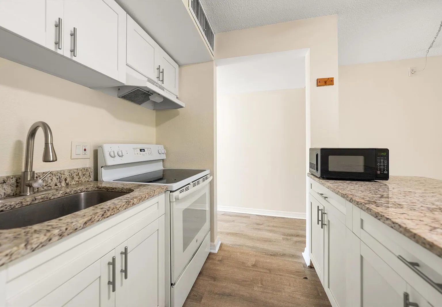 Studio, 391 sqft, $1,150 — Photo 3
