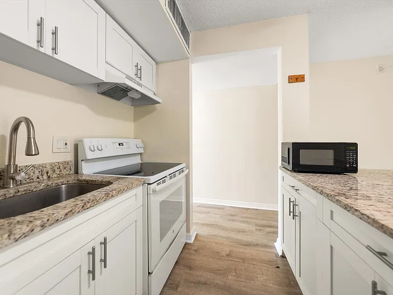 5820 N Church Ave #135 — Photo 3