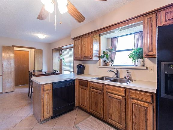 5th image of 1609 Estrella Dr