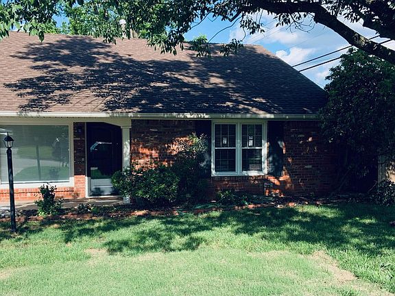 Shaded yard, double garage