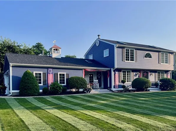 34 Brooks Farm Dr, Bristol, RI 02809