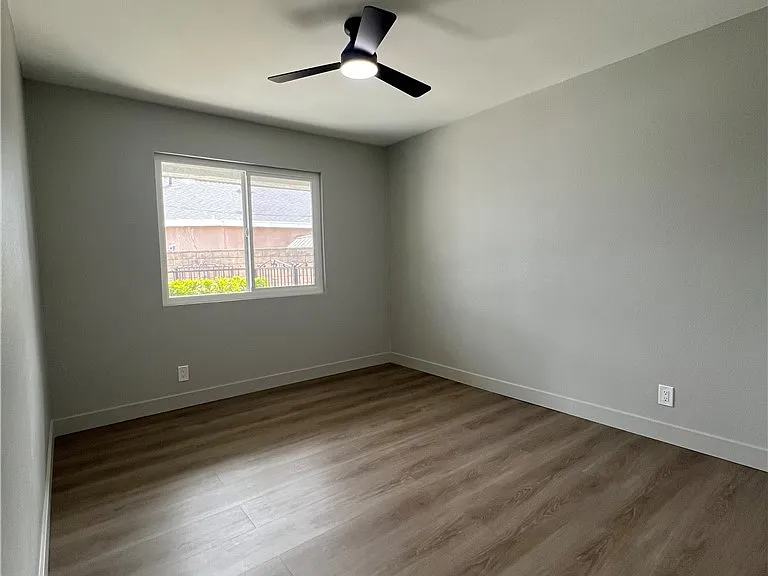 5247 Navarro St — Photo 2
