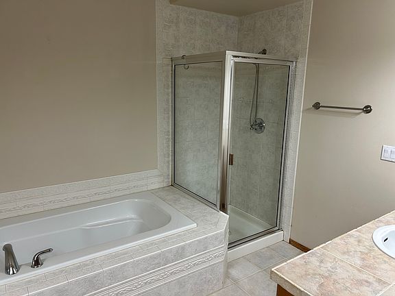 4th image of 663 Hanford St
