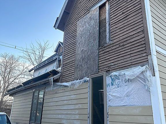 3rd image of 343 E Saint Joseph St