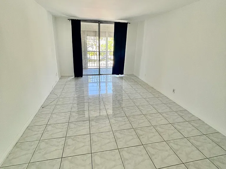 2000 Atlantic Shores Blvd #306 — Photo 11