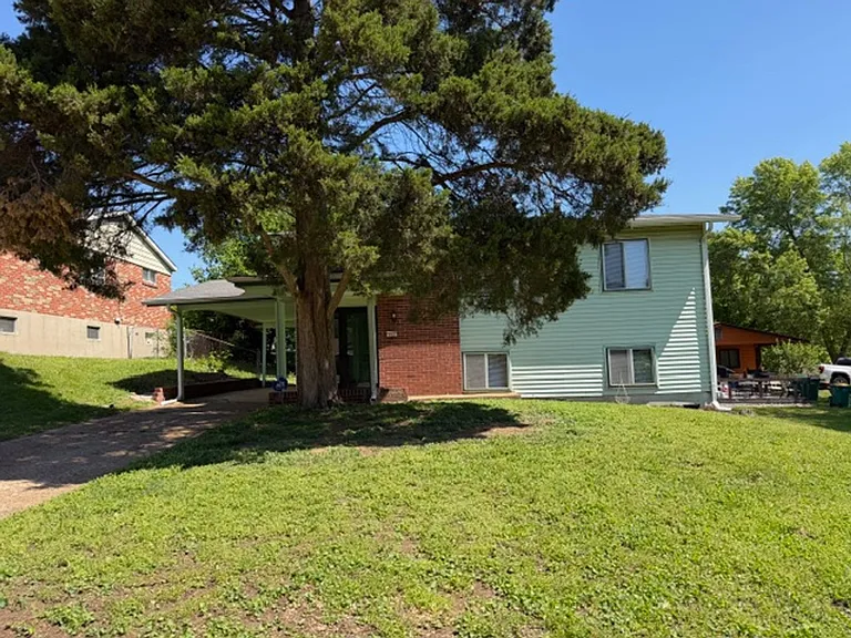 153 Willis Ave — Photo 2