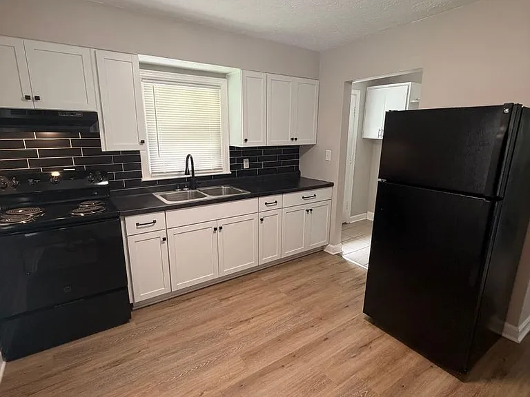 5015 Wellsworth Ave — Photo 12