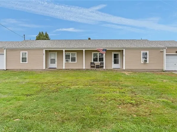 154-156 McCorrie Ln, Portsmouth, RI 02871
