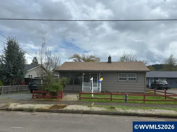 830 S 7th St, Cottage Grove, OR 97424