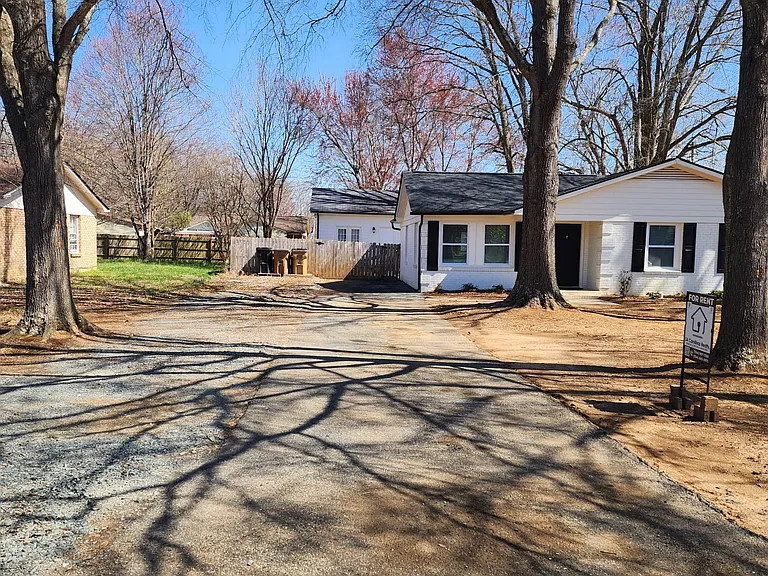 8006 Hemby Wood Dr — Photo 3