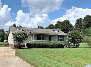 693 Molly Ln, Gadsden, AL 35901