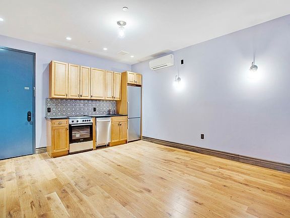 4th image of 254 Palmetto St #B