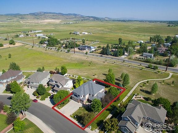 Bordering Open Spaces on 2 sides!