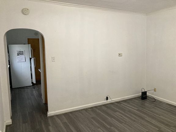 5th image of 150 Kent Ln