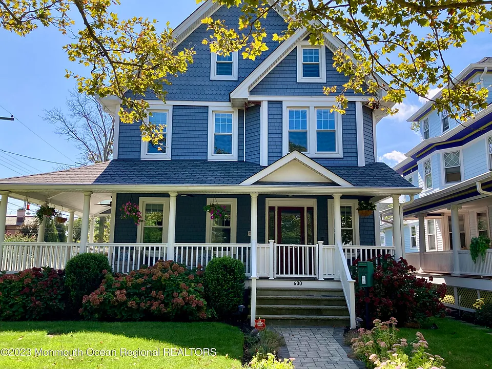 600 6th Ave
