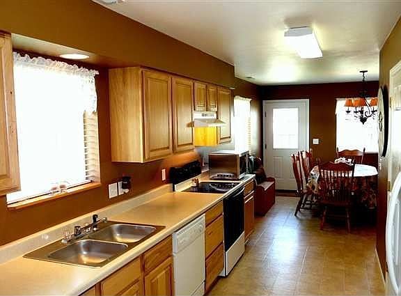 4th image of 631 N 10th St