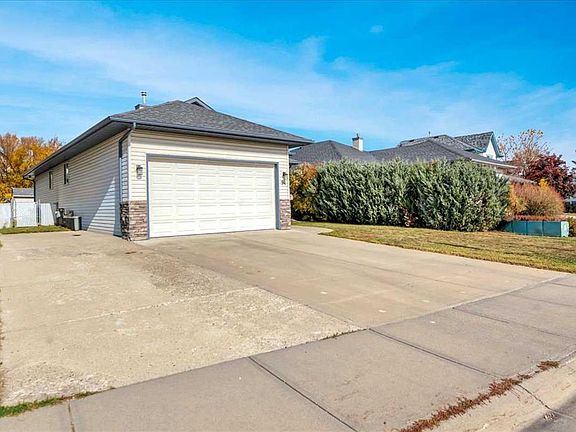 3rd image of 94 S Parklane Dr
