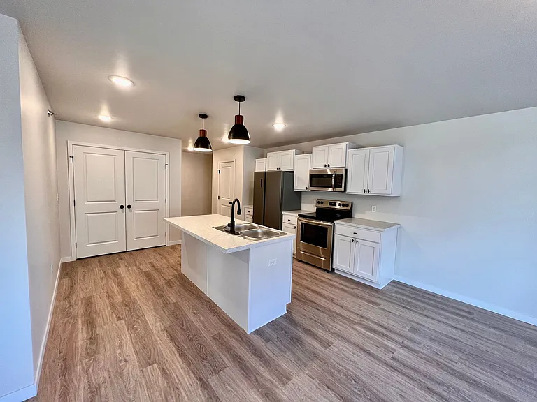 826-834 Thames Ct #1008 — Photo 10