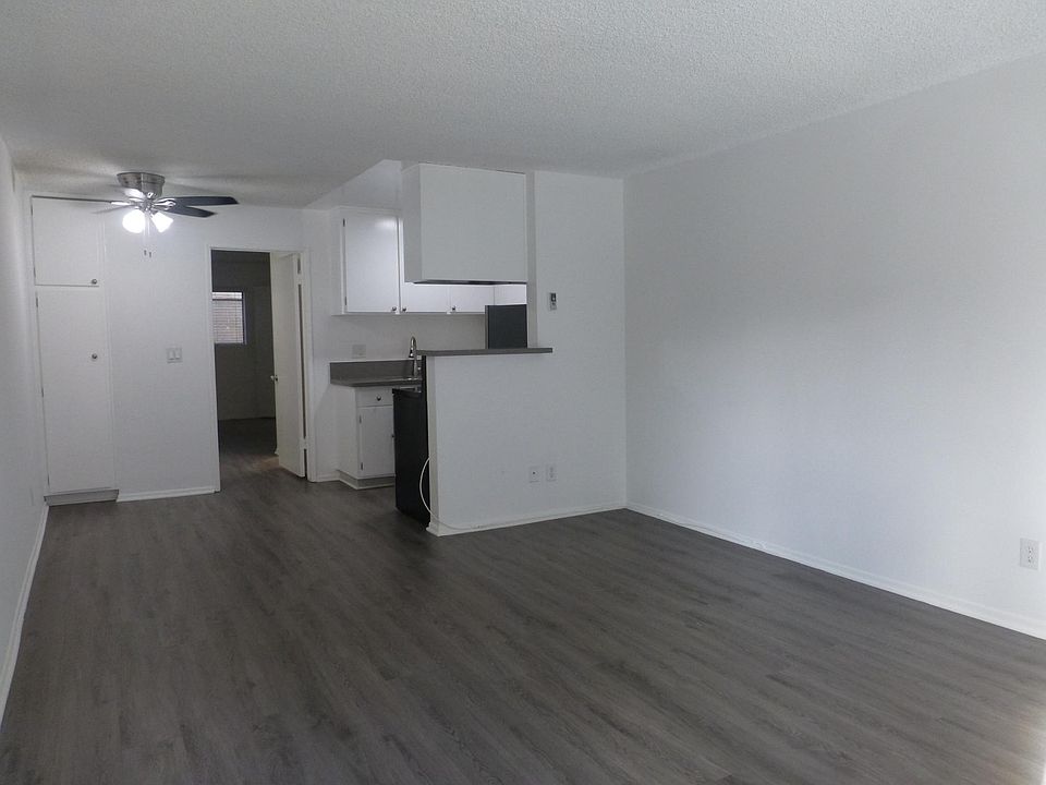 1st image of 11924 Courtleigh Dr #4