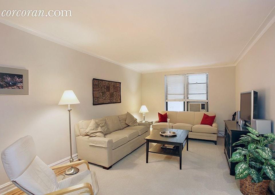 1st image of 300 W 72nd St APT 1B