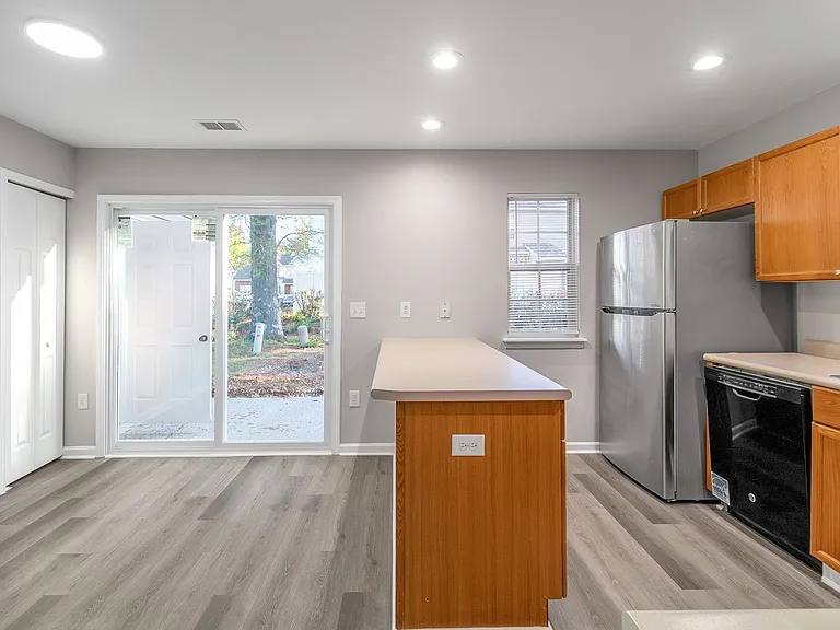 7819 Petrea Ln — Photo 9