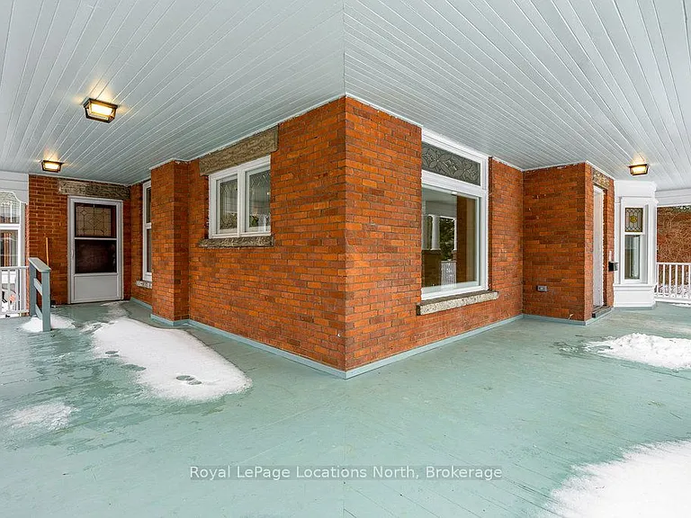 20 Alice St E #1 — Photo 3