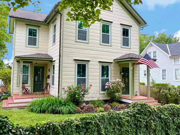 https://photos.zillowstatic.com/fp/66a3ecf25aa12809cf023f645d905891-p_e.webp