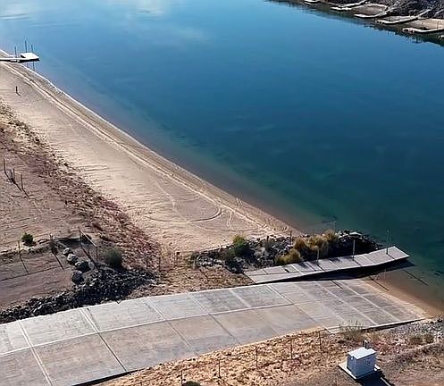 Community Launch & Dock