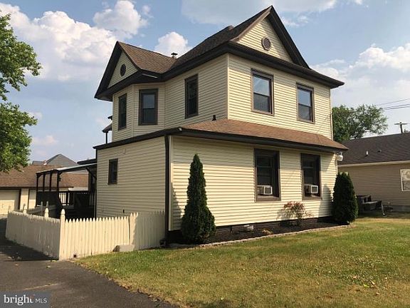 3rd image of 40 Virginia Ave