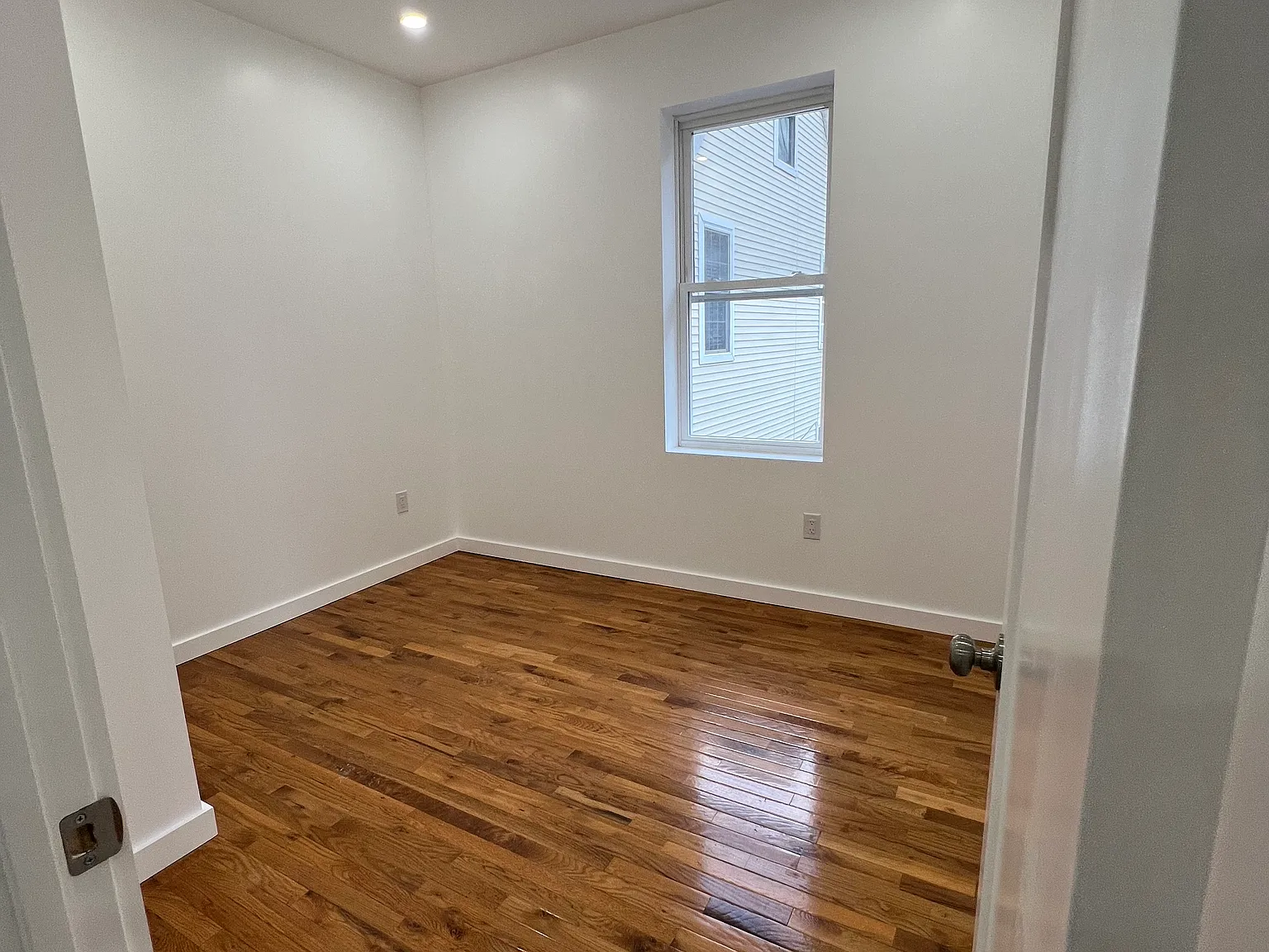 2 bed, 800 sqft, $2,450 — Photo 3