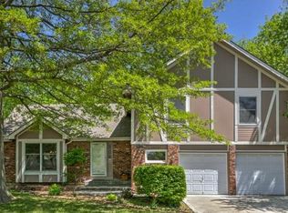 14221 S Sycamore Dr, Olathe, KS 66062