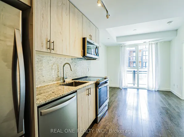 150 Sabina Dr #209, Oakville, ON L6H 0W3