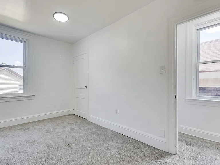 949 Freeland St — Photo 14