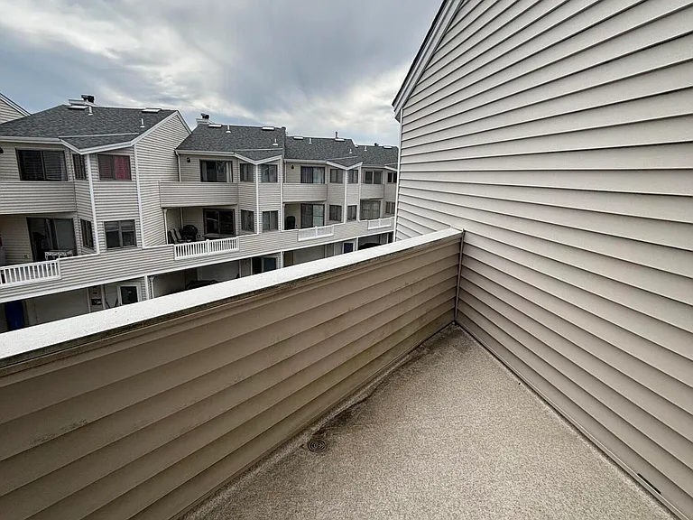 30 Sunset Ave — Photo 5