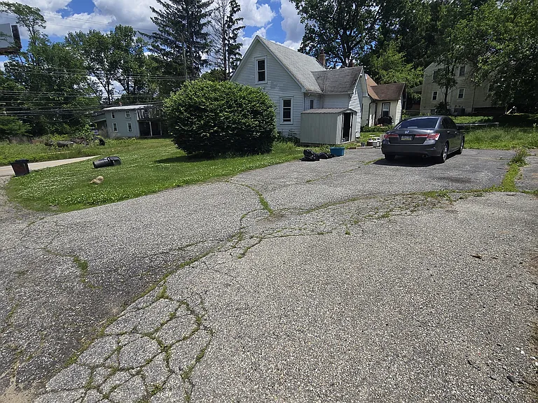 804 Bethel Ave — Photo 3