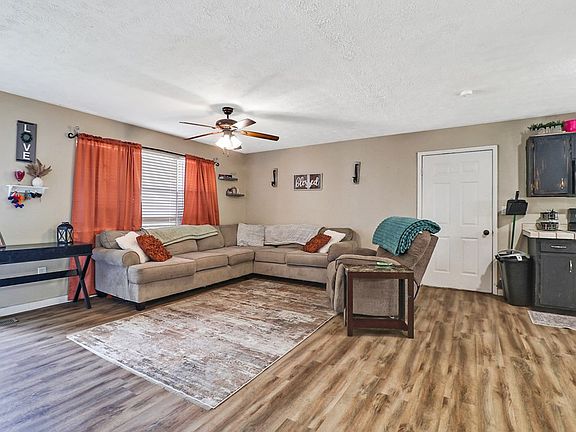5th image of 730 Iris Ave
