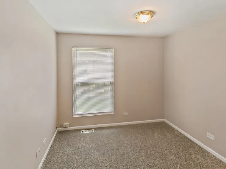 1106 Williamsburg Rd — Photo 9