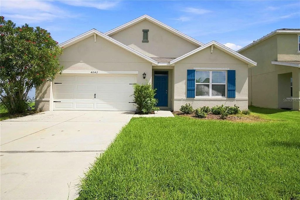 4 bed, 2.0 bath, 1828 sqft, $2,395 — Photo 2