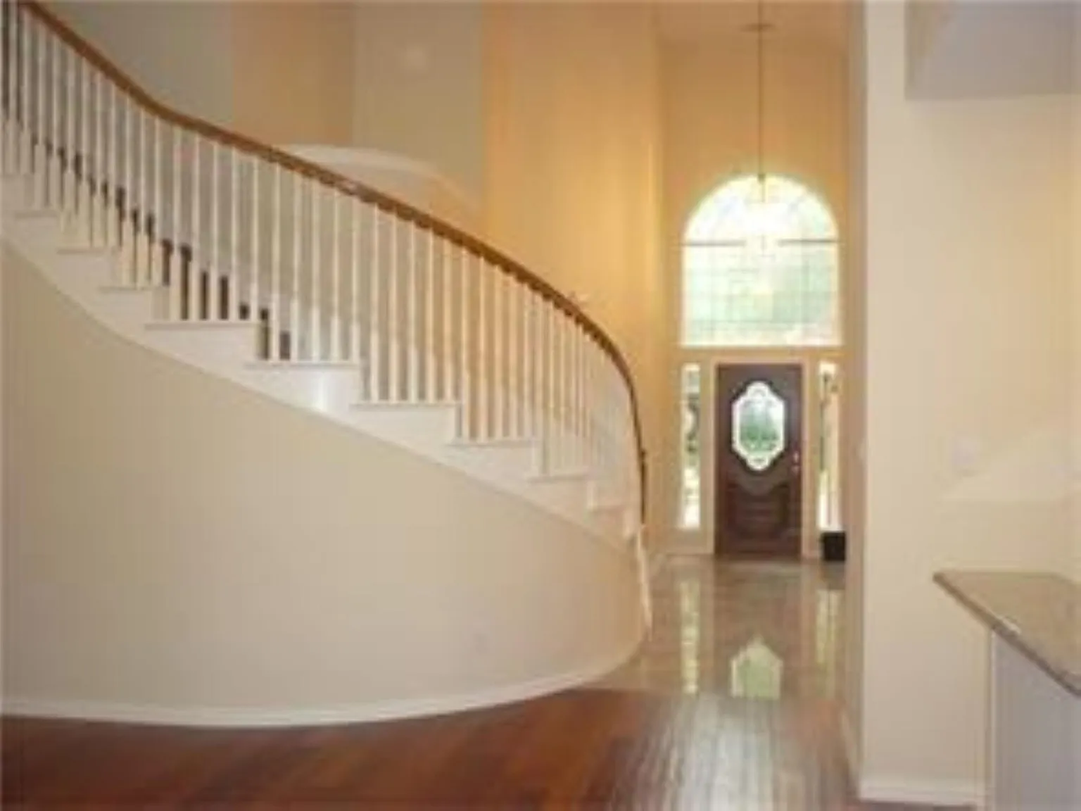 5 bed, 3100 sqft, $3,500 — Photo 2