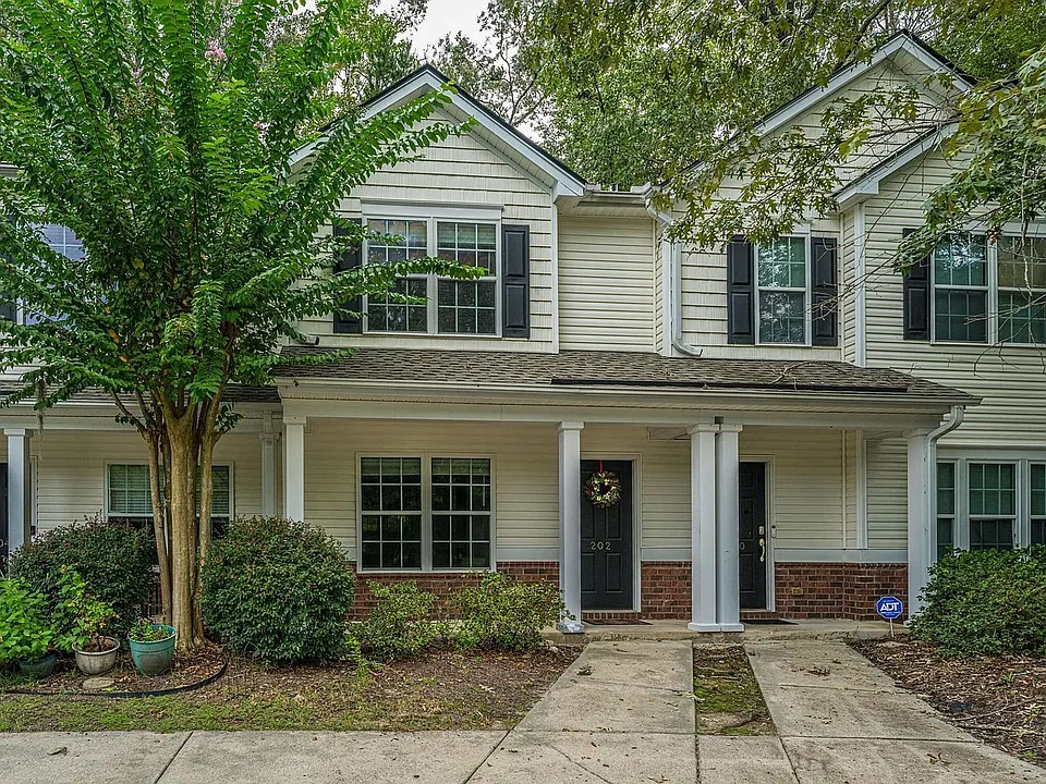 202 Twin Tree Dr