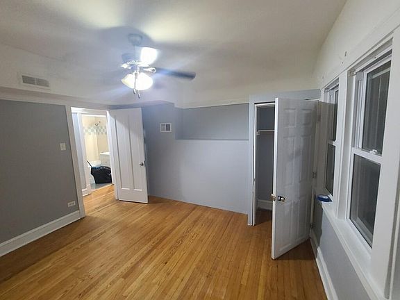 Main bed room with closet