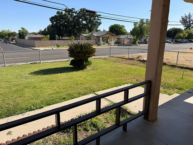 400 E Grangeville Blvd — Photo 4