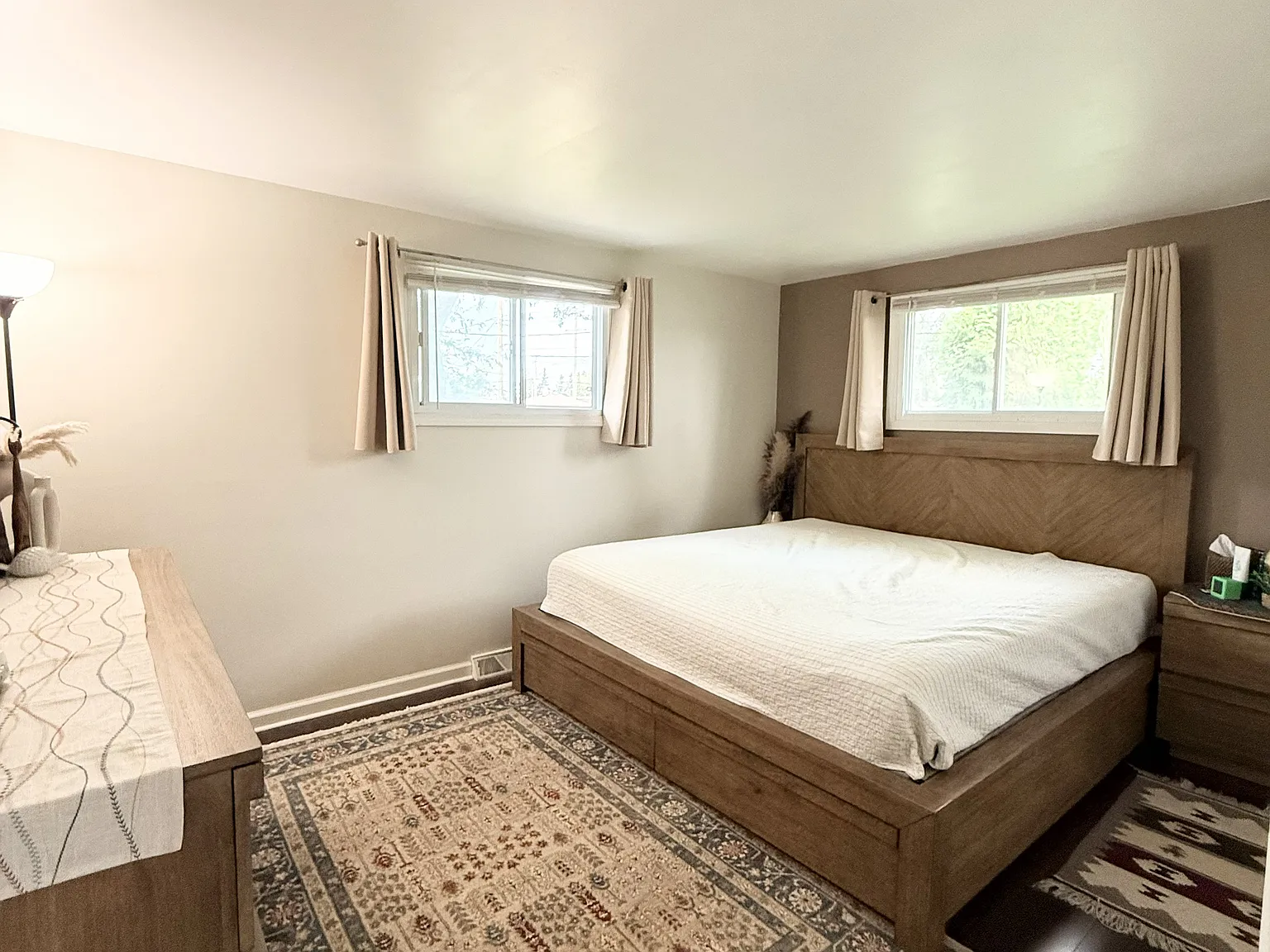 3 bed, 1000 sqft, $1,980 — Photo 3