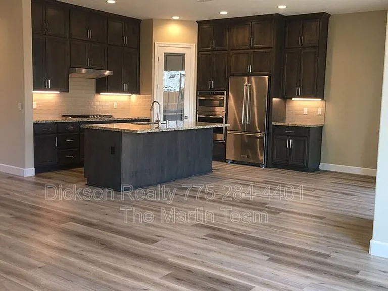 306 Commodore Dr — Photo 7