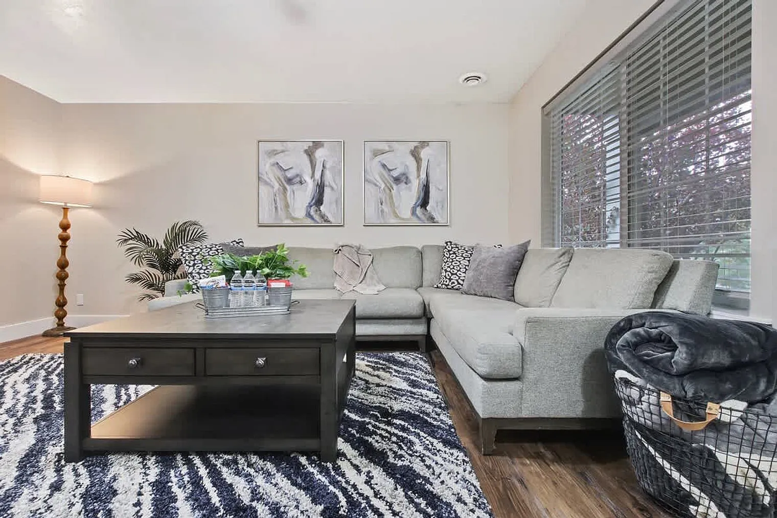 4 bed, 2.0 bath, 742 sqft, $7,473 — Photo 4