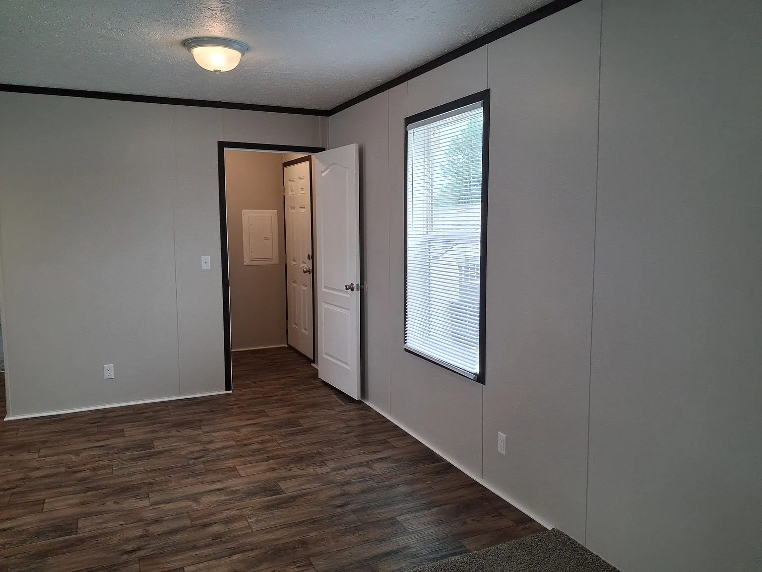 3 bed, 1056 sqft, $979 — Photo 3