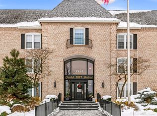 1077 Greenleaf Blvd APT 216, Elkhart, IN 46514