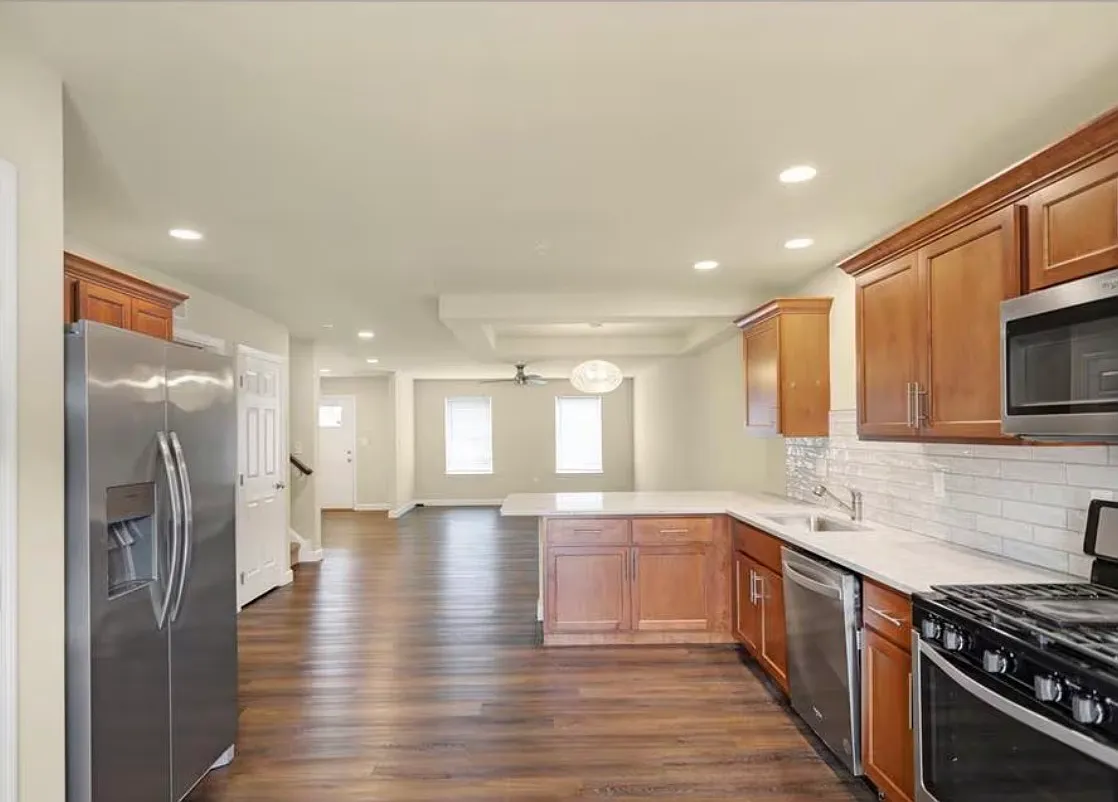 3 bed, 2.5 bath, 2034 sqft, $2,700 — Photo 3