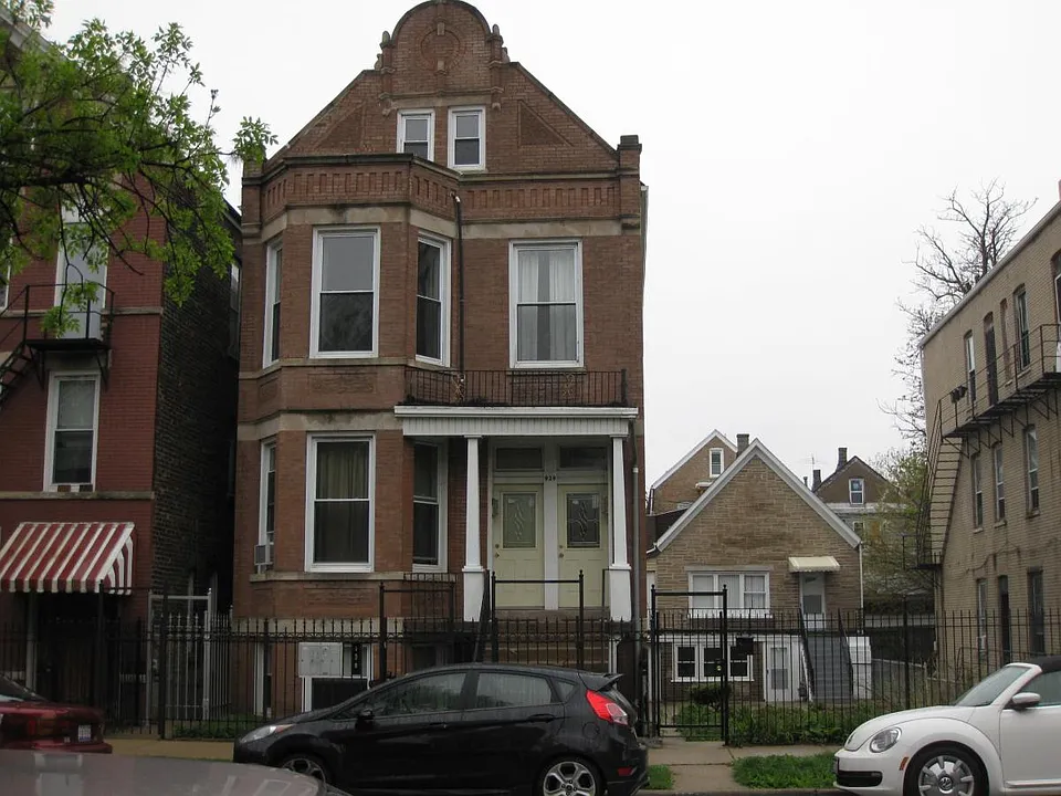 939 W 32nd St #1G