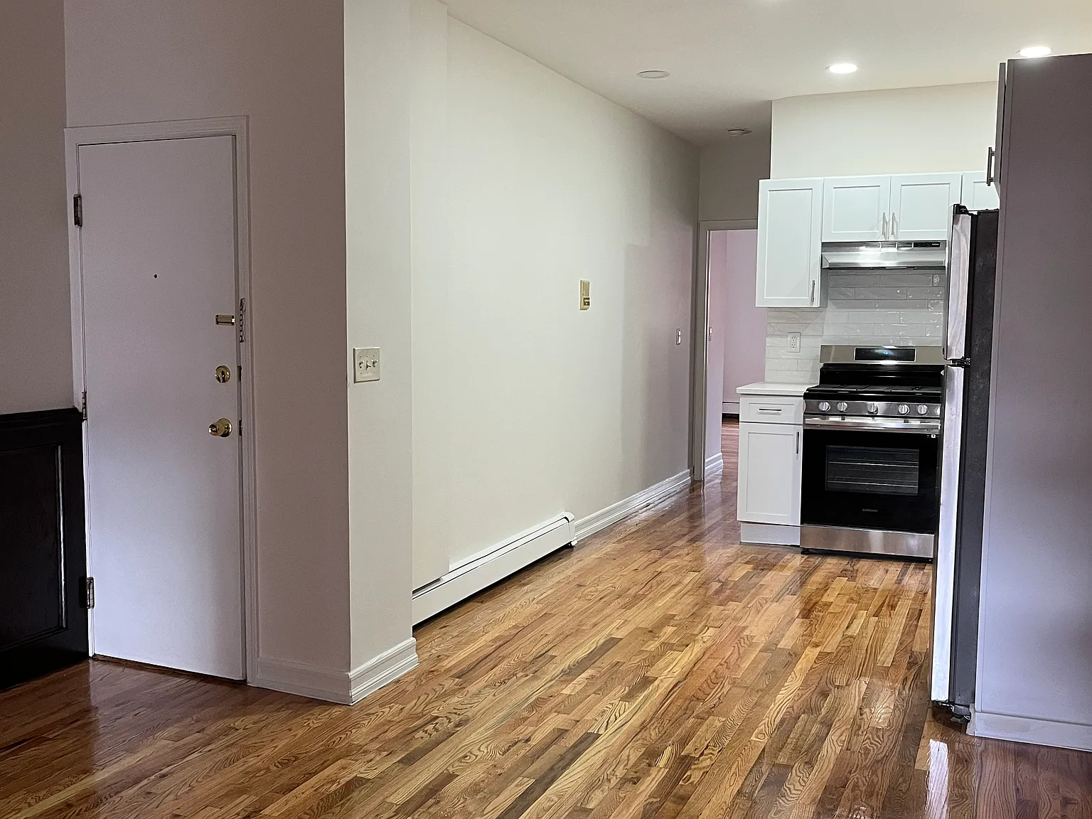 2 bed, 726 sqft, $3,700 — Photo 2